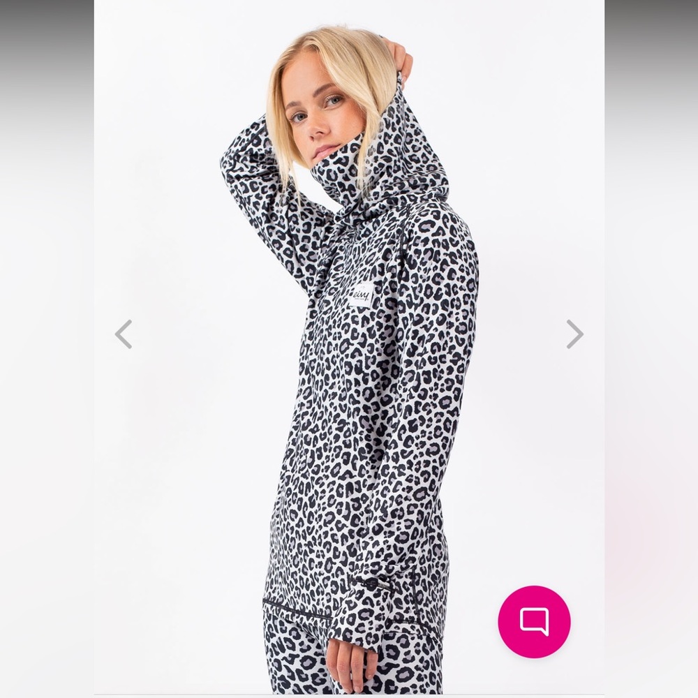 Eivy snow leopard base layer BNWT